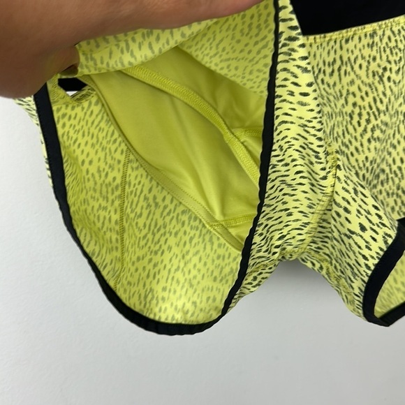 Lululemon Run Speed Short Dottie Dash Clarity Yellow and Black Sz 4 - Picture 7 of 12
